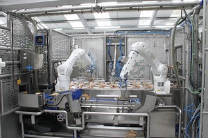 KR AGILUS as packaging robot for 60 sandwiches per minute | KUKA Germany