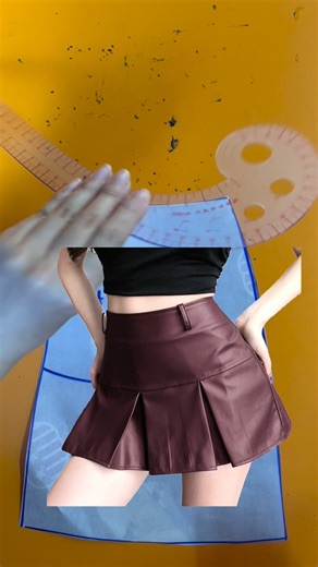 Jenny Collins on Instagram: "Pleated mini skirt 👍🏻 #sewing #diy #skirt"