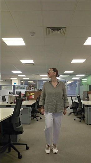 Minimalist Office OOTD | White Linen Pants & COS Olive Green Shirt | Workwear Style