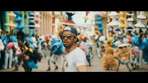 Enrique Iglesias - SUBEME LA RADIO (Official Video) ft. Descemer Bueno, Zion & Lennox [360p]