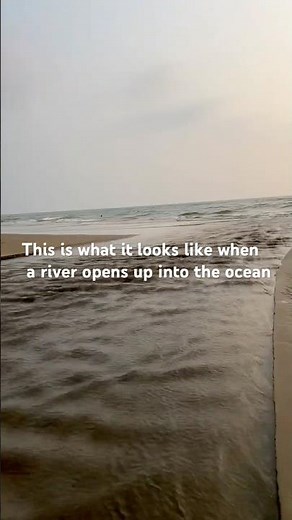 This is what it looks like when a river opens up into the ocean🌊