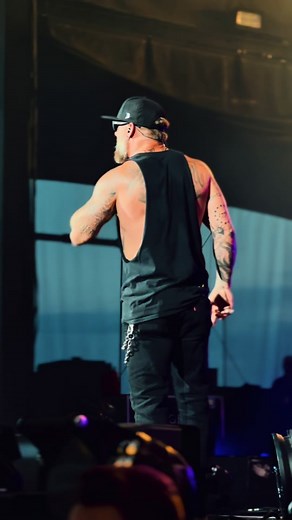 BOTTOMS UP @Brantley Gilbert #fyp #concert #music #live #counrty #brantleygilbert