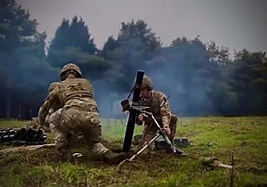 Mortars bringing the rain! As the Battalion’s indirect fire capability the mortar platoon's primary mission is to neutralize enemy forces and deny them the use of the ground. 💣 💂‍♀️🟦🟥🟦 | Coldstream Guards