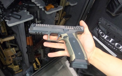 有革命性设计的异形手枪惊鸿一瞥，捷克Laugo Arms Alien Pistol 外星人手枪 。