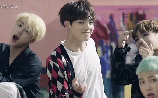 【BTS】防弹少年团-burning up(fire)MV,超燃朴33，玩煤气灶玩很嗨现场。