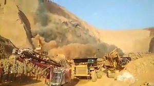 Highwall collapses around machinery | Mining Mayhem