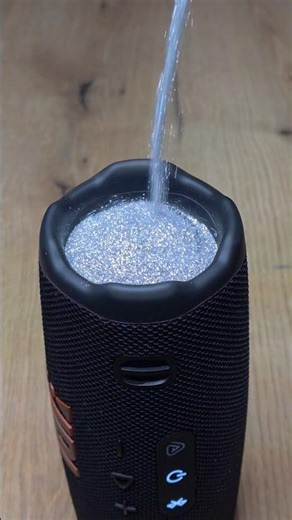 JBL Charge 6 vs Silver Glitter