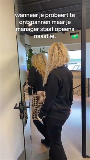 Wanneer je probeert te ontspannen 😎 maar je manager opeens naast je staan 😳😅 #funny #fyp #BDEPROTEQS
