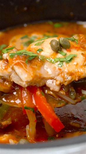 Slow Cooker Chicken Cacciatore – tender chicken simmered in a garlicky tomato sauce with peppers, mushrooms, and capers. Recipe link in comments 👇 | JoCooks