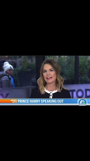 Kwesi on Instagram: "NEW: The FBI is warning Americans to stop texting between iPhone and Android. The FBI says it is not secure nor encrypted The FBI recommends using third party apps like WhatsApp when communicating between IPhone and Android.The agency says iPhone to iPhone is completely safe and secure. Android to Android also completely safe and secure"