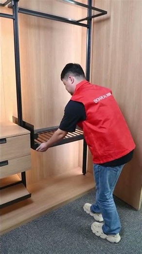 Walk-in closet system