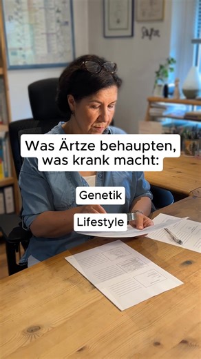 Ärzte behaupten Genetik und Lifestyle machen uns krank. Ich denke, dass dies nur die halbe Wahrheit ist. Die meisten chronischen Probleme – von Müdigkeit über Autoimmunerkrankungen bis hin zu Hormonstörungen – entstehen nicht durch Pech oder schlechte Gene, sondern durch diese chronischen Belastungen in unserem Alltag. Schimmel, Viren, die Spritze oder Samenöle? Das ist die Liste, die man dir in der Praxis verschweigt, weil man sie nicht so einfach mit einem Rezept behandeln kann. Speichere dies