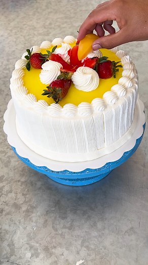 18K views · 441 reactions | cake decoration with peach #cakedecorating #cake #cakechantilly #cakedecorating | Team QPTI | Facebook