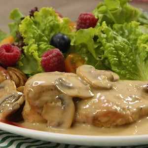 1M views · 12K reactions | Pollo con champiñones y vino blanco 壟 Una receta para una práctica cena de Año Nuevo  La preparamos con nuestros utensilios Ilko  Receta compelta: https://buenazo.pe/recetas/platos-de-fondo/pollo-champinones-vino-blanco-508/a | Buenazo | Facebook