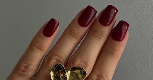 Los 10 diseños de uñas vino tinto más elegantes y en tendencia para lucir este Otoño/Invierno 2025-2026