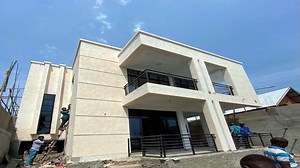 Innoss'B offre une maison en étage à ses parents