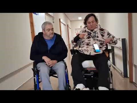 Sergio Dalma y el dúo manos blancas bailar pegados