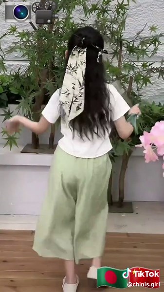 Cute China Baby Dancing to Catchy Song