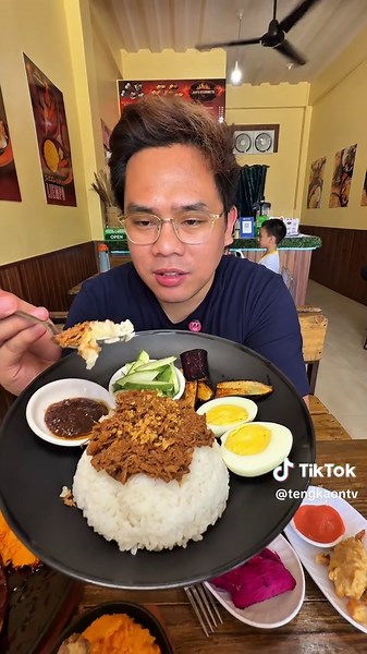 P120 Giant Sizzlers with Java rice, P95 sisig, P85 overload pastil. 5 star rating sila #TengKaonTV#fypシ゚ #foryourpage