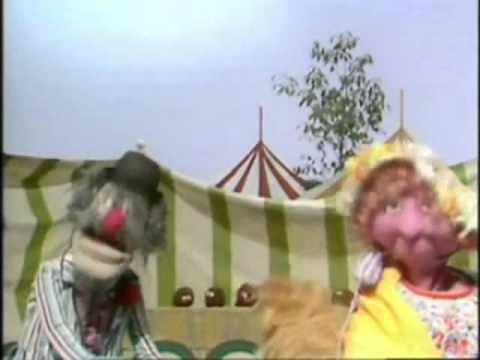 The Muppet Show Singers - "I've Got a Lovely Bunch of Coconuts"