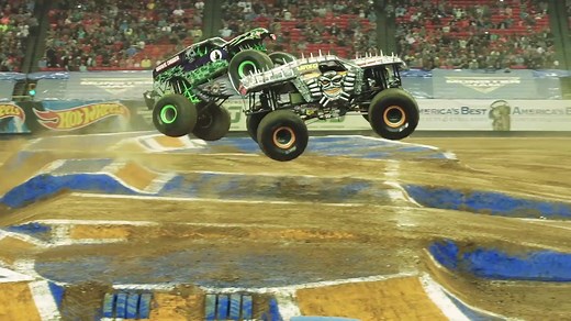 🎁 The holidays are right around the corner - sign up to be a Monster Jam Preferred Customer and receive special savings, advanced ticket notices, and more. 👉 http://bit.ly/mj_preferred_customer | Monster Jam