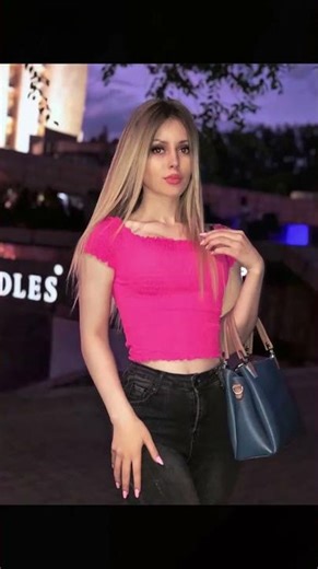 Crea AI: Polaroid Celebrity Photoshoots - Mind BLOWN!