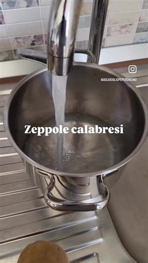 Last night we had guests over, and among the many things we cooked, we made zeppole calabresi. Traditionally they’re filled with anchovies, but since my guests don’t enjoy them, I made them plain. It’s one of those humble, traditional recipes that fills your soul before it fills your stomach #calabria #italy #calabrianfood #italianfood #zeppole