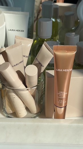 Our recipe for an effortlessly radiant look? Try this simple three-step ritual. 🤍 Pure Canvas Primer Illuminating 🤍 NEW Real Flawless Luminous Perfecting Pressed Powder 🤍 NEW RoseGlow Liquid Highlighter #LauraMercier #PureCanvasPrimer #RealFlawless #RoseGlow