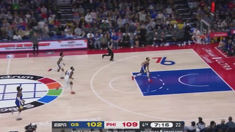 'Take a picture!' - Curry hits first dunk in six years against the 76ers