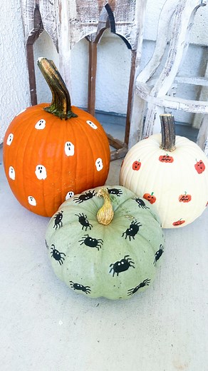The cutest little Painted Thumbprint Pumpkins - perfect for last minute pumpkin decorating! 🎃 Comment LINK below & I’ll send you a DM with a link to the full tutorial & supplies. 🧡 This is an easy and fun alternative to carving pumpkins, and it’s 100% kid friendly! 🙌🏼 | She's Crafty and She Knows It