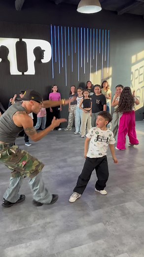 Niños Bailando en El Templo del Baile | Gala de Fin de Año Power Peralta