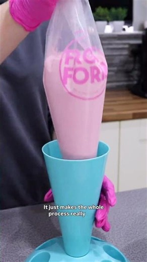 How to make Light Pink Buttercream 💕 ➡️www.frostform.com