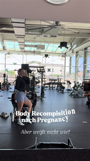 Mittlerweile habe ich 20kg abgenommen obwohl ich auf keine Kalorien geachtet habe sondern nur darrauf , dass ich ca 150g Proteine und 5-6 Liter Wasser zu mir nehme. Die ersten Gymsessions bin ich es langsam angegangen aber mittlerweile steigere ich mich wieder und trainiere bis zum Muskelversagen.Stresst euch nicht zu sehr ist nur eine kleine gudeline😚 #postpartumbody #viral #postpartum #pregnant #gym