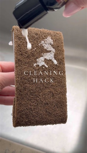 This stainless steel scratch remover actually works ✨🧽🤍 #CleanTok #cleaninghacks #stainlesssteel #homehacks #cleaningtiktok