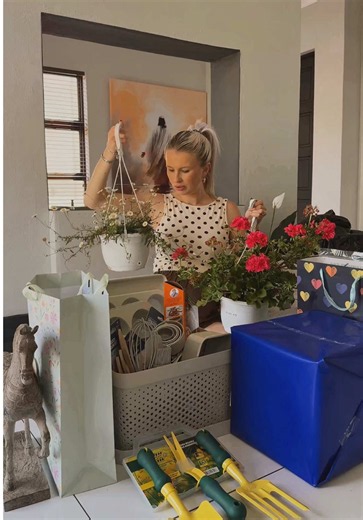 Housewarming Gift Ideas for Moms: Thoughtful Presents She’ll Love