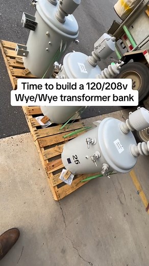 Every day is a new opportunity to learn. Let me know if yall would do anything differently!💪🏽⚡️ Credits matty_g_33 #lineman #linelife #bluecollar #ibew #apprentice #tutorial | LineCrate