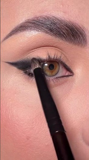 Beginners EyeMakeup Tutorial ✨😍 #makeup #viral #softglamlook #eyemakeup #youtubefeed #shorts #yt ...