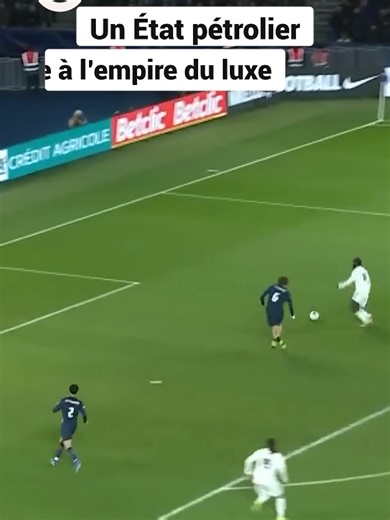 🏟️ Deux clubs. Deux visions. À Paris, le football ne parle plus seulement de ballon. D’un côté, un club porté par un État. De l’autre, une dynastie française du luxe. À 48 mètres, deux modèles s’observent. 💼 Capital, image, soft power. Le terrain est vert. Le match est financier. #psg #parisfc #qatar #lvmh #footballbusiness