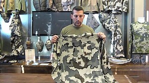 The KUIU 230 Jersey Fleece Base Layers are made with a new fabric development created specifically for KUIU that is made up of a durable TMC Merino Wool jersey face and a brushed Polyester Fleece backing to make the perfect blended fabric. The jersey face outside gives more abrasion resistance and durability while the brushed fleece inside gives you a higher warmth to weight ratio. | KUIU