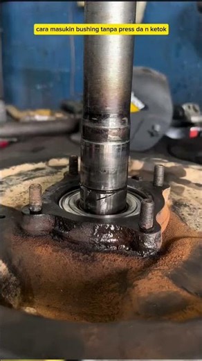 cara pasang bushing tanpa ribet #bushing #press #car #tricks #mekanik #otomotif #shorts