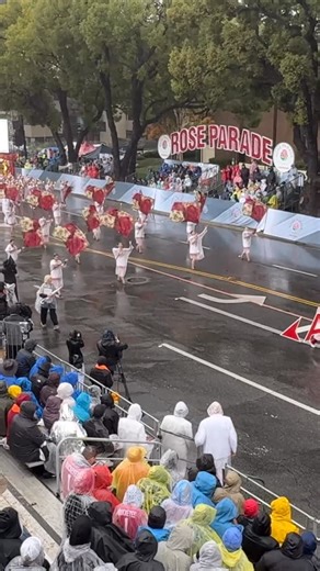 The Arcadia Apache Marching Band and Color Guard stands among Southern California’s finest marching programs — and their campus happens to be located less than 10 miles from the Rose Parade starting line. As a proud local participant, Arcadia frequently assists visiting bands by sharing equipment, rehearsal space, and a spirit of collaboration. ✨🎺 Renowned across California for their precision marching, powerful sound, and award-winning color guard, this legendary program continues to set the s