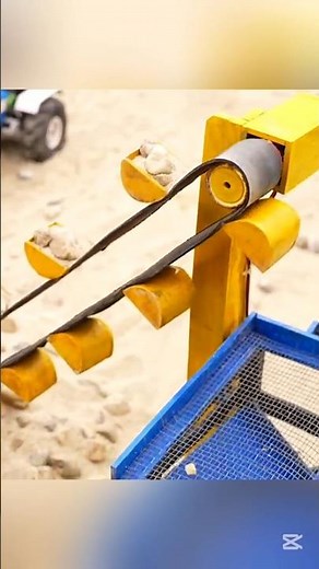 DIY mini crusher, the machine is separating sand and loading stones