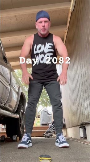 Day 2082 : 100 burpees everyday since 9/1/2020 #burpeemindset