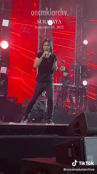 'Cintailah Cinta' album has a killer playlist comprised of the most famous and iconic songs, and we cannot deny that 'Arjuna' is on top of the list 🤠☝🏻 #Dewa1930YearsAnniversaryToursConcert #OnceMekel #ElfondaMekel #Once #DEWA19 #AhmadDhani #AndraRamadhan #YukeSampurna #AgungYudhaAsmara #Surabaya #DEWA19LiveinSurabaya #Arjuna #CintailahCinta #Concert #KonserDEWA19 #ONCMKLARCHV