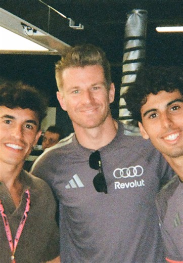 How to Use a Disposable Camera at the Paddock