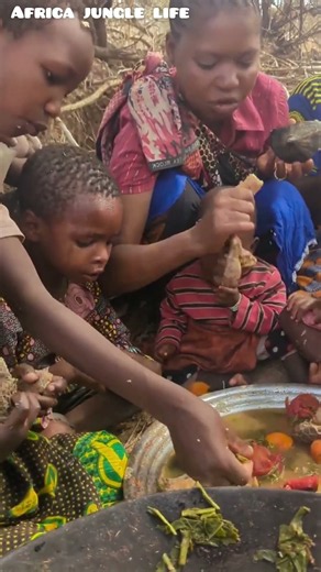 A Sweet Family Meal in Africa 🌿🥰#shortsfeed #amazing #food #amazing Africa moments