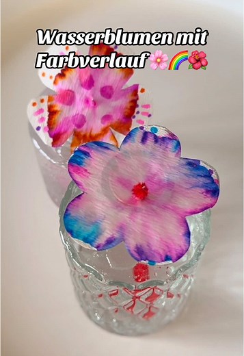 Magische Wasserblumen: Farbverlauf entdecken und erleben
