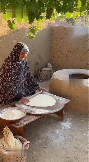 Ancient Bread Tradition Lives On 🍞🥹 | Iranian Village Life