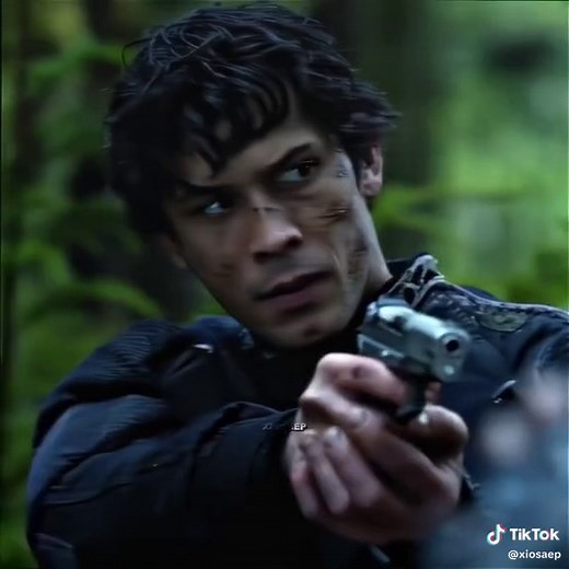 Exploring the Bellamy Blake Character in The 100