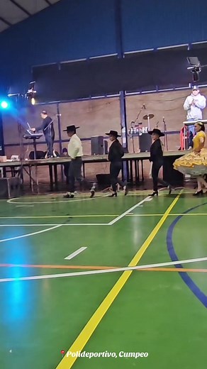 Les dejamos este vlog de nuestra presentacion en el bingo a beneficio del cub deportivo “el Cerillo” 💗✨ esperamos les guste #viral #vlog #cueca #fyp #parati #cuecachilena #vestidosdecueca